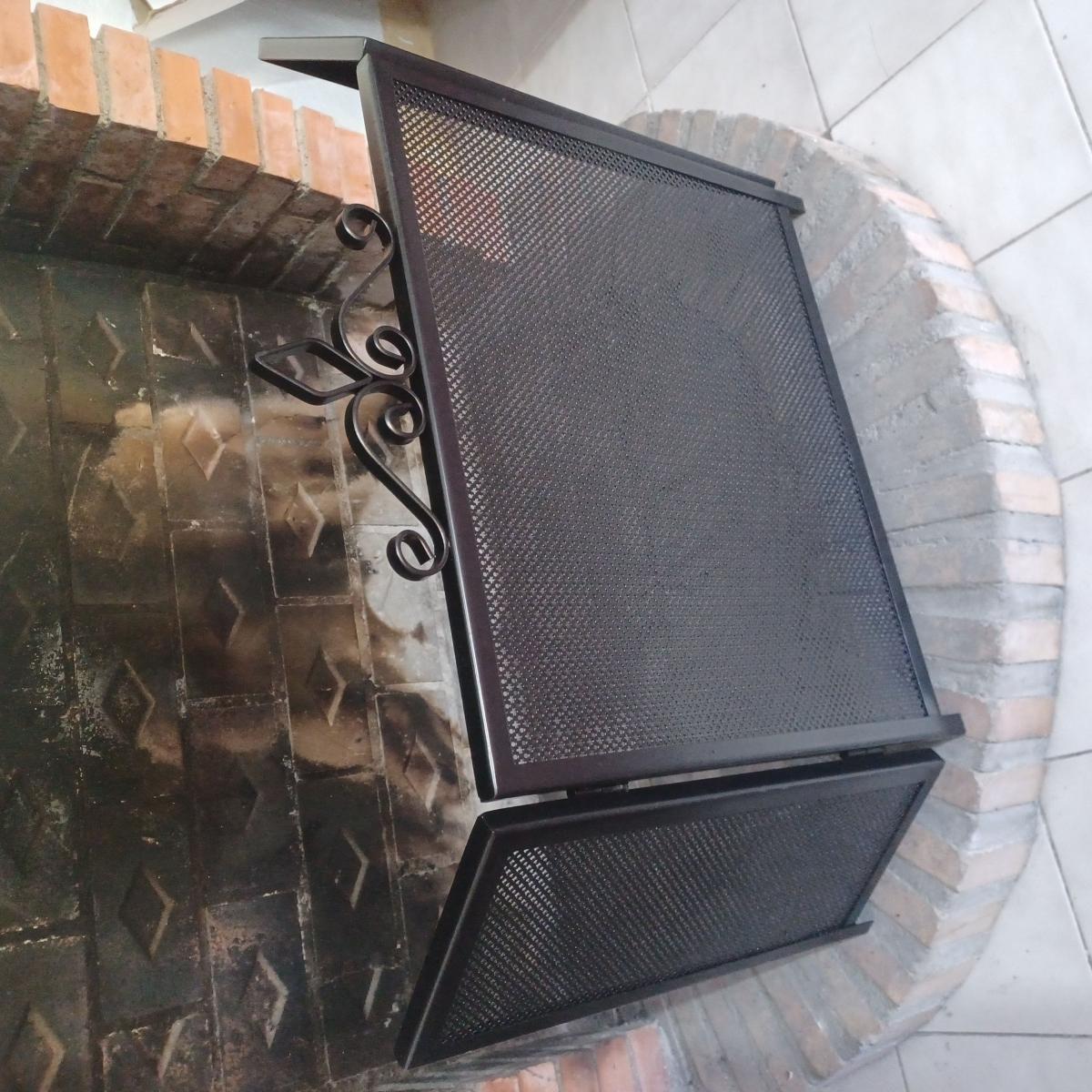 LETRAS DE FORJA Y PRETECTOR DE CHIMENEA