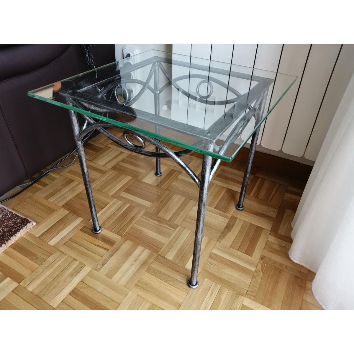 Mesa auxiliar de forja