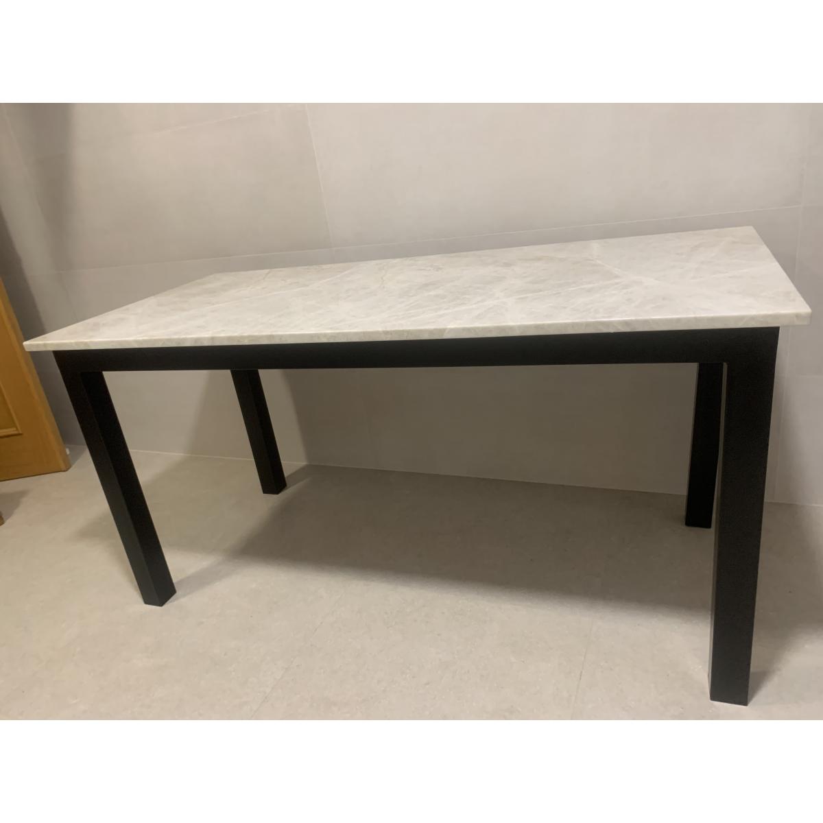 Satisfacción con soporte de mesa.